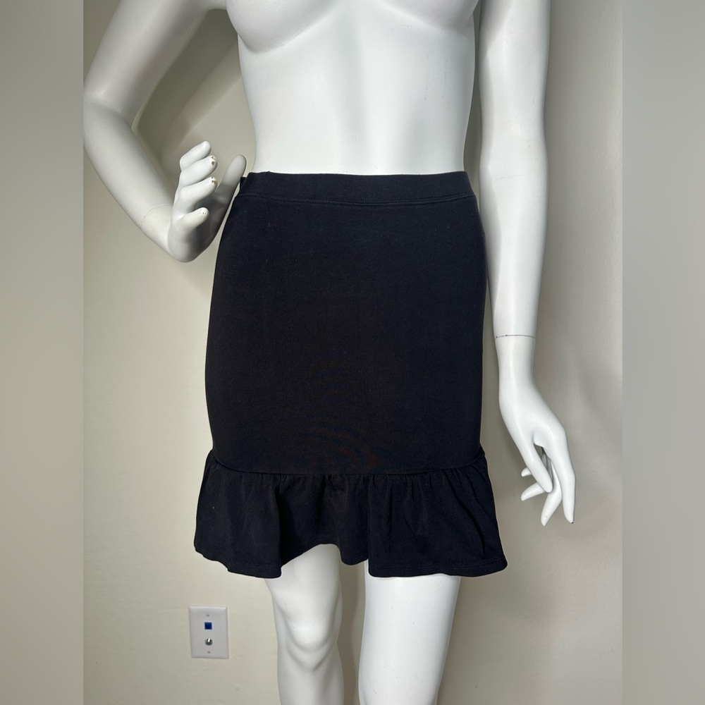 MODA INTERNATIONAL BLACK RUFFLE HEM
MINI SKIRT SZ S